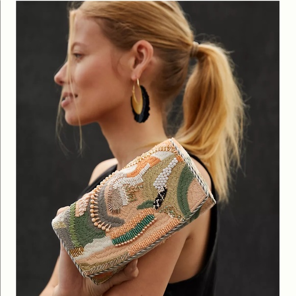 Anthropologie Style No. 69994846
5"H, 7"W, 1"D
20" strap drop - Picture 2 of 6